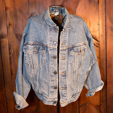 Load image into Gallery viewer, Oversized Levis Trucker Customized by you with Patches, Paint and Embroidery