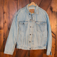 Load image into Gallery viewer, Levi&#39;s Light Wash Customized by you with Patches, Paint and Embroidery